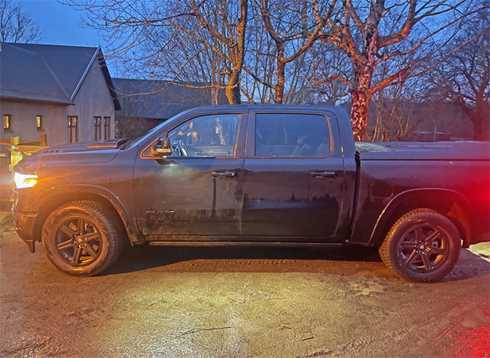 Svart Dodge RAM 1500 Crew Cab stulen i Allerum norr om Helsingborg